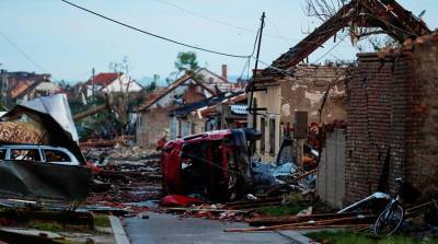 Жертвами торнадо в Чехии стали три человека, десятки пострадали