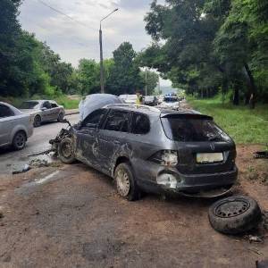 В Запорожье столкнулись два автомобиля: есть пострадавший. Фото