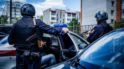 В Пензе задержали мужчину, бившего кирпичом стекла в автомобиле