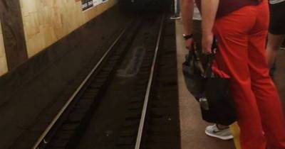 Из-за падения на рельсы человека на станции метро "Майдан независимости" ограничивали движение поездов