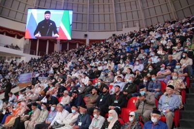Кадырова попросили выдвинуться на новый срок на Всемирном съезде народов Чечни