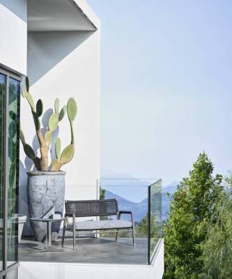 Зеленый оазис: мебель и аксессуары для балконов и террас
