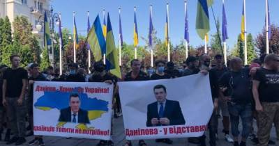 Центр Киева заблокирован: к ОП пришли разгневанные активисты (ФОТО, ВИДЕО)