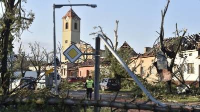 Разрушительный торнадо разнес в щепки три населенных пункта в Чехии