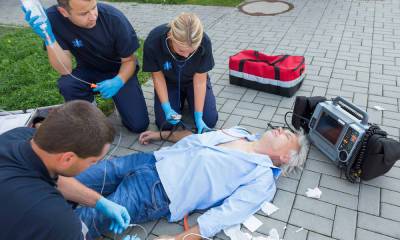 Мужчину без сознания нашли во дворе в Петрозаводске