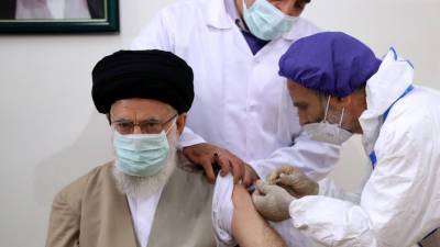 Верховный лидер Ирана аятолла Али Хаменеи сделал прививку против COVID-19