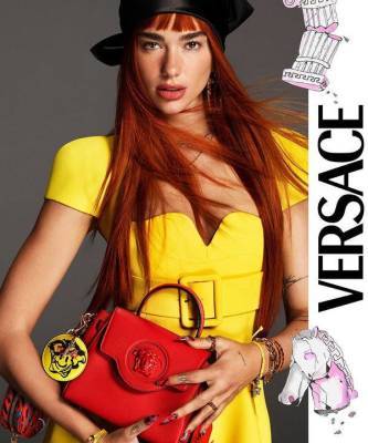 + 1 в семье Versace: рыжая Дуа Липа стала новым амбассадором итальянского Дома