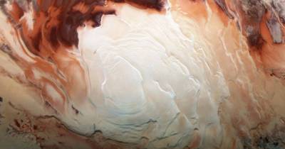 Жидкая вода или что-то другое: ученые обнаружили наличие подземных “озер” на Марсе