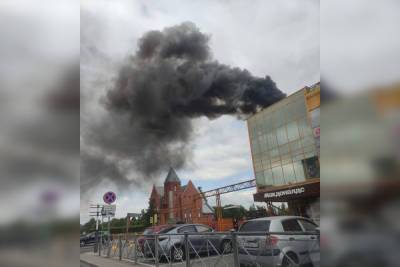 В Колпино загорелся торговый центр «Ока»