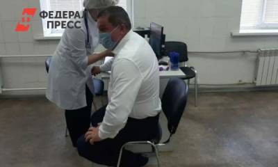 Губернатор Волгоградской области не делал прививку через рубашку