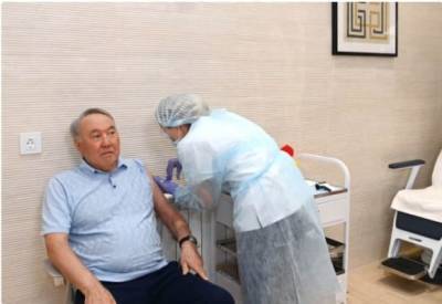 Назарбаев вакцинировался «Спутником V»