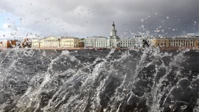 В Петербурге и Ленобласти объявлено штормовое предупреждение
