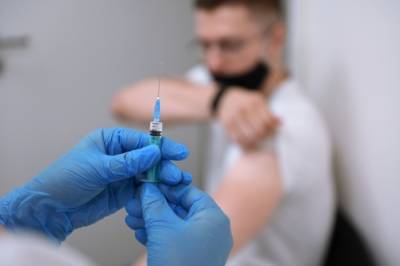 Власти Ярославской области рекомендовали вакцинировать не менее 60% сотрудников гостиниц и фудкортов