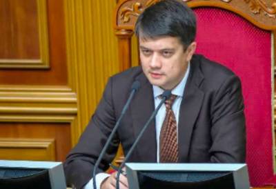На Банковой считают, что Разумков ставит палки в колеса ключевому законопроекту Зеленского