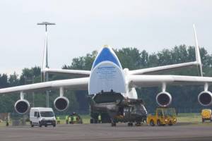Мрия Ан-225 повредил ограждение в британском аэропорту