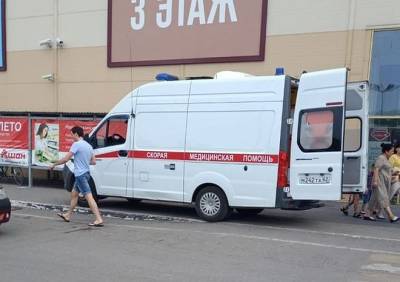 У ТРЦ «Премьер» засняли машину скорой помощи - ya62.ru - Рязань