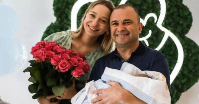 Жена Виктора Павлика показала свидетельство о рождении сына