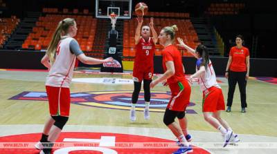 ФОТОФАКТ: Белорусские баскетболистки готовятся к игре с Францией в полуфинале чемпионата Европы
