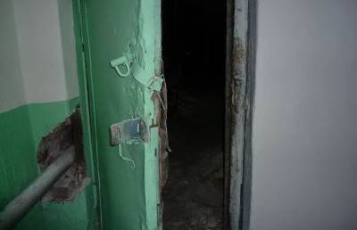 Тела двух москвичей месяц гнили в квартире, полицейские в ужасе от увиденного
