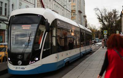 На юго-востоке Петербурга из-за смерти пассажира встали трамваи