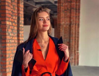 Супруга Димы Комарова восхитила стройной фигуркой в эффектном платье и похвасталась покупкой: "Всегда так радую себя…"