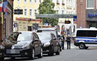 В Германии три человека погибли при нападении неизвестного с ножом