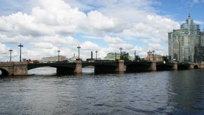 Корреспондент телеканала «78» спас человека на Сампсониевском мосту — видео