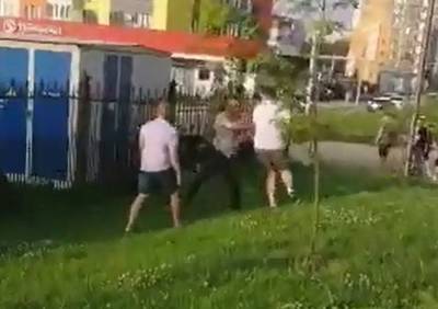 Избиение мужчины на территории Олимпийского городка в Рязани попало на видео