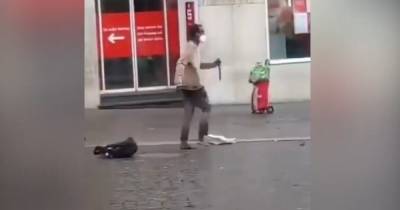 В немецком Вюрцбурге неизвестный напал на прохожих и зарезал трех человек, – СМИ (фото, видео)