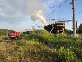 В Вологодской области вспыхнул вагон с лесом