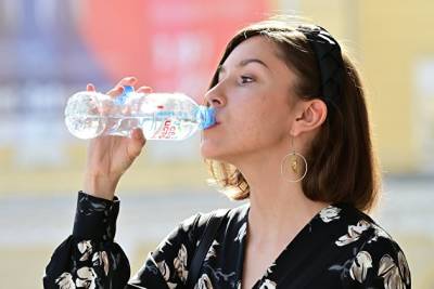 Россияне резко нарастили покупку питьевой воды из-за аномальной жары