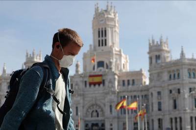 В Испании отменяется обязательное ношение масок на улице