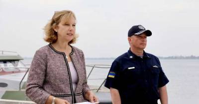 США поддерживают суверенитет и морскую безопасность Украины, - Квин на строительстве военного городка в Бердянске