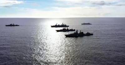 Корабли ВМФ России проведут стрельбы вблизи авианосца Британии