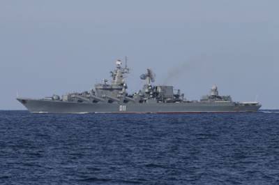 Российские военные корабли проведут ракетные стрельбы возле британского авианосца