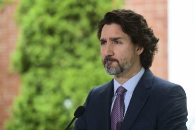 Канадский премьер призвал папу римского извиниться перед индейцами