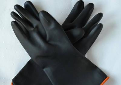 На AliExpress с пермяка по ошибке списали сто тысяч рублей за резиновые перчатки