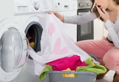 4 способа спасения одежды, если она полиняла во время стирки