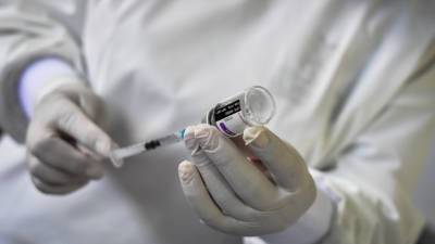 Список побочных эффектов вакцин Pfizer и Moderna расширил регулятор США