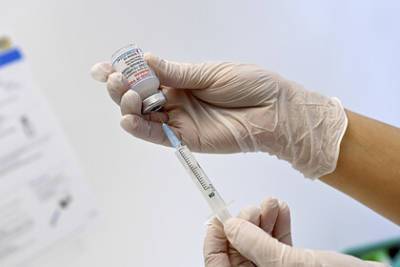 Инфекционист назвал вакцинацию переболевших коронавирусом безопасной