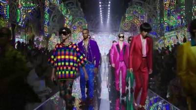 Дизайнеры, представившие коллекции на Неделе моды в Милане, призывают забыть мрачные карантинные времена