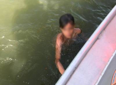 В Ростовской области подросток чуть не утонул, догоняя друга с кроссовком