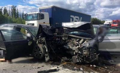 Машины смяло: в страшном ДТП на трассе Тюмень - Ханты-Мансийск погиб человек