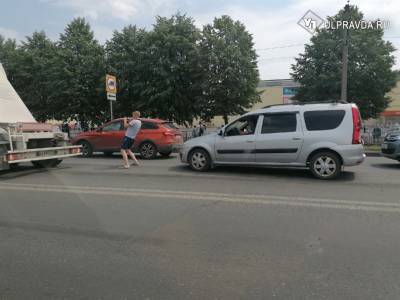 В Ульяновске на повороте на Дачный возникла автомобильная пробка