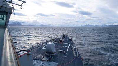 Ракетный эсминец США USS Ross направляется в Черное море для участия в учениях с Украиной