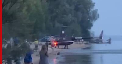 В Татарстане вертолет сел на пляж с отдыхающими