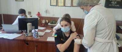 Лиманские спасатели ГСЧС вакцинировались против COVID-19