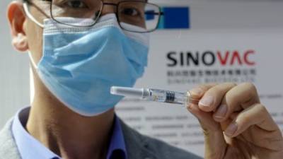 Китай угрожал Украине заблокировать поставку COVID-вакцин — AP