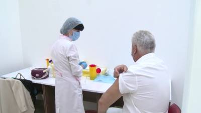 Кремль опроверг слух о прививках и повышениях