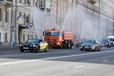 Москвичам рассказали о работе городских служб в период аномальной жары